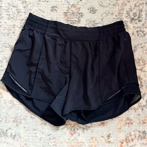 Lululemon Hotty Hot shot shorts